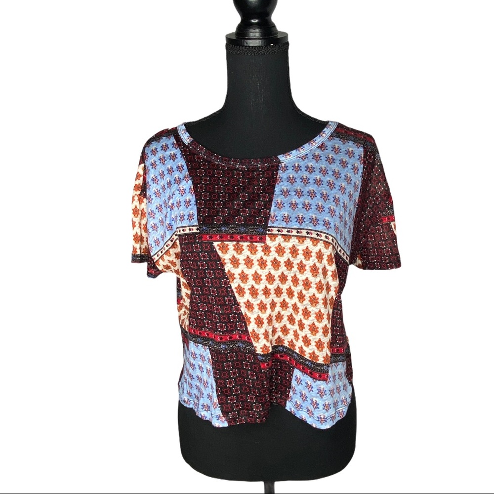 Forever21 Lost Angelic Pattern T-shirt Size Small